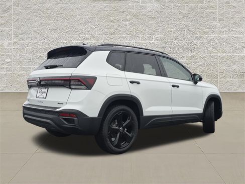 New 2026 Volkswagen Taos SE AWD/4WD image 7