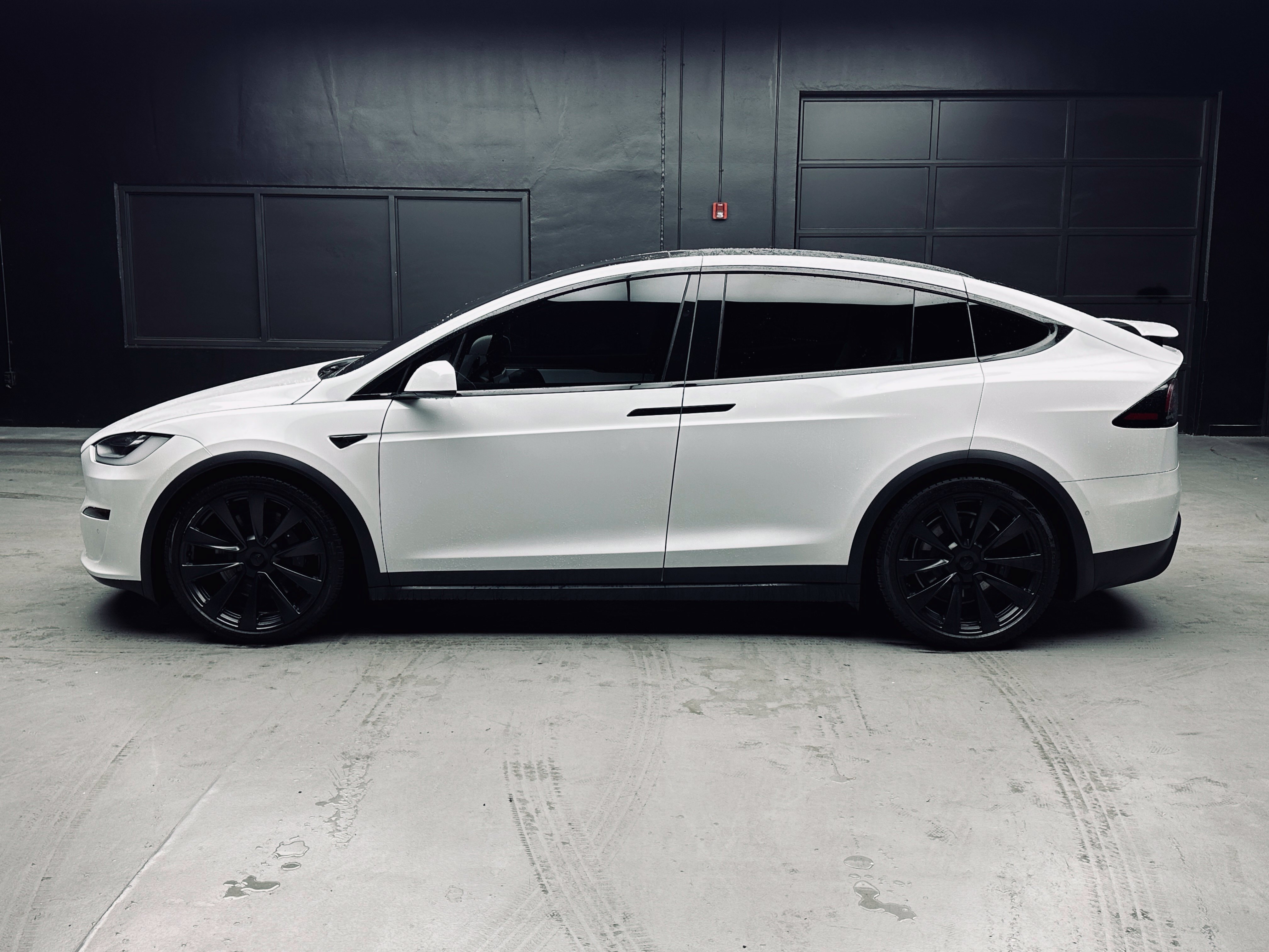 Used 2023 Tesla Model X AWD/4WD image 3