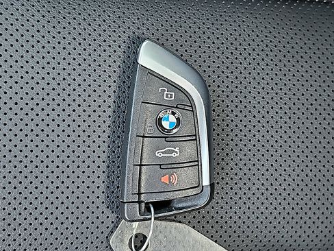 Used 2025 BMW 330i Sedan w/ Premium Package RWD image 37