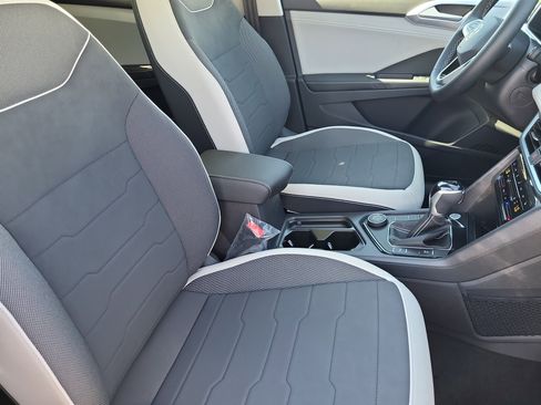 New 2025 Volkswagen Taos SE image 23