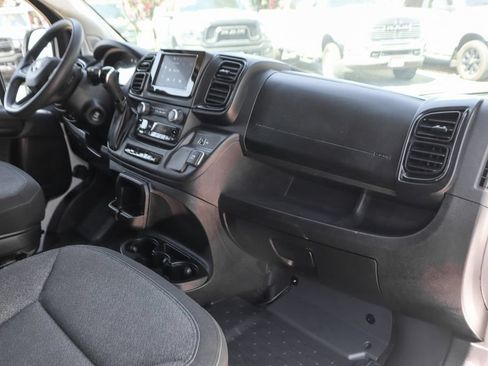 Used 2025 RAM ProMaster 2500 w/ U-Haul Equipment Group FWD image 33