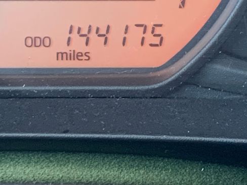 Used 2015 Toyota Yaris L image 10