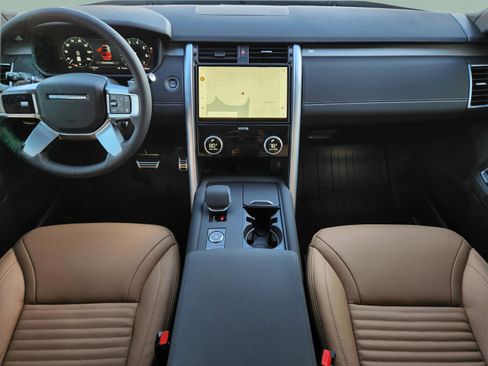 New 2026 Land Rover Discovery Dynamic SE image 28
