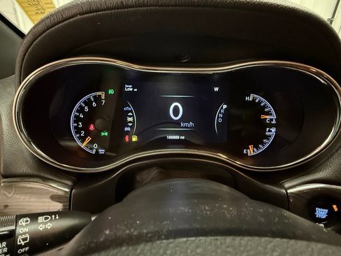 Used 2017 Jeep Grand Cherokee Overland image 26