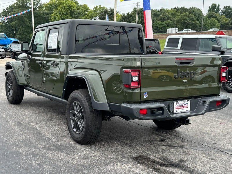 Used 2022 Jeep Gladiator Sport AWD/4WD image 6