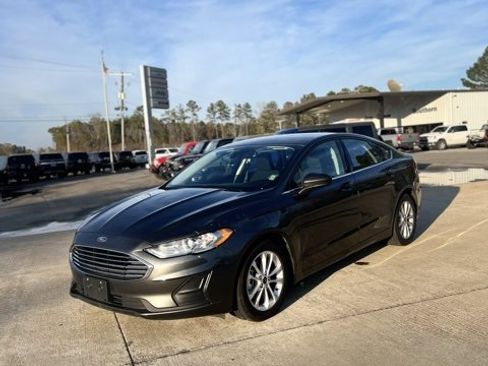 Used 2019 Ford Fusion SE image 2
