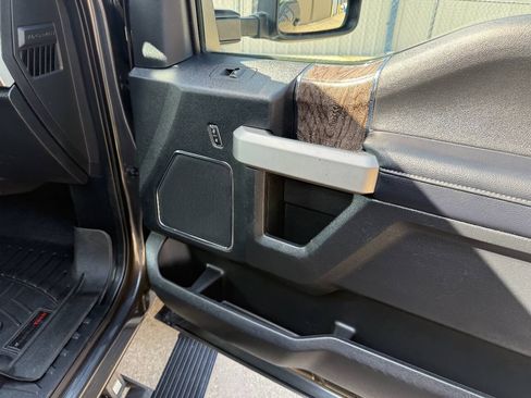 Used 2019 Ford F250 Lariat w/ Lariat Value Package AWD/4WD image 21
