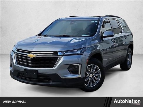 Used 2023 Chevrolet Traverse LT image 1