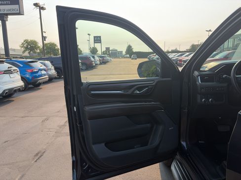 Used 2023 GMC Yukon Denali AWD/4WD image 11