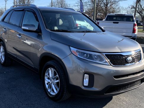 Used 2014 Kia Sorento LX image 7