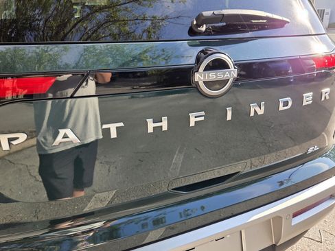 Used 2025 Nissan Pathfinder SL FWD image 19