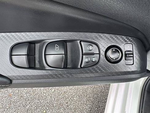 Used 2025 Nissan Altima 2.5 SV FWD image 31