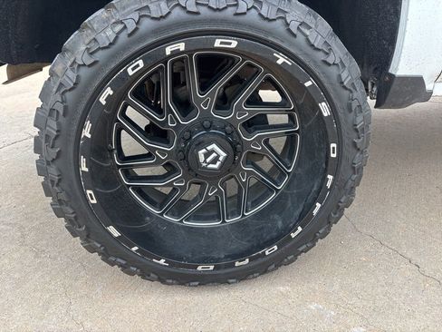 Used 2018 Chevrolet Silverado 1500 LT w/ Texas Edition AWD/4WD image 9