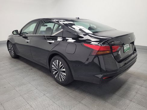 Used 2024 Nissan Altima 2.5 SV FWD image 3