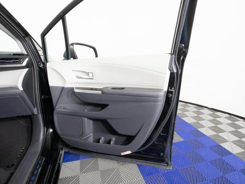 Used 2023 Toyota Sienna XLE image 12