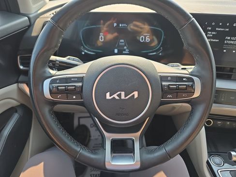 Used 2025 Kia Sportage EX FWD image 14