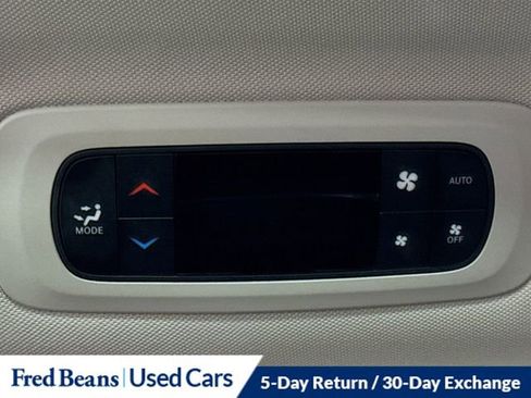 Used 2023 Chrysler Pacifica Limited image 29