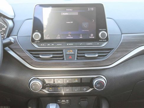 Used 2024 Nissan Altima 2.5 SV image 17