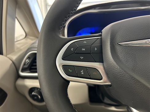Used 2022 Chrysler Pacifica Limited image 19