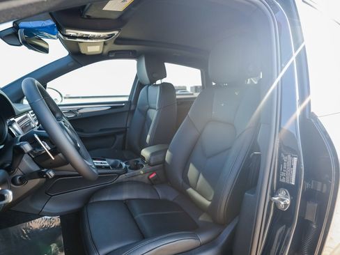 Certified 2026 Porsche Macan image 5