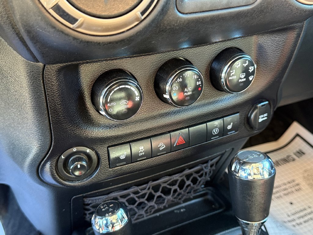 Used 2016 Jeep Wrangler Unlimited Sahara AWD/4WD image 23
