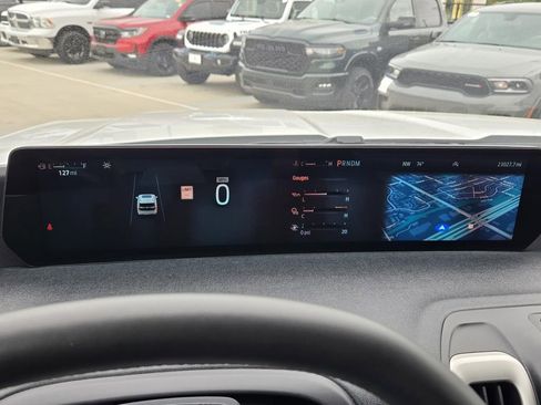 Used 2025 Ford Expedition Active AWD/4WD image 2