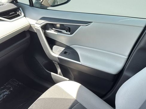 Used 2020 Toyota RAV4 XLE w/ Convenience Package FWD image 14