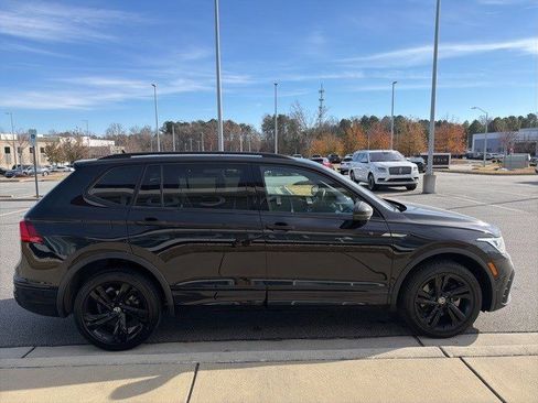 Used 2023 Volkswagen Tiguan SE R-Line image 6