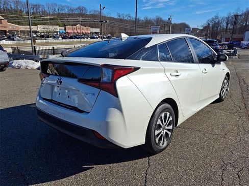 Used 2019 Toyota Prius LE image 7