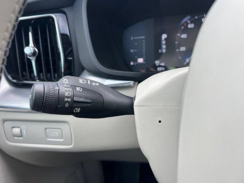Used 2019 Volvo XC60 T5 Momentum w/ Premium Package FWD image 20
