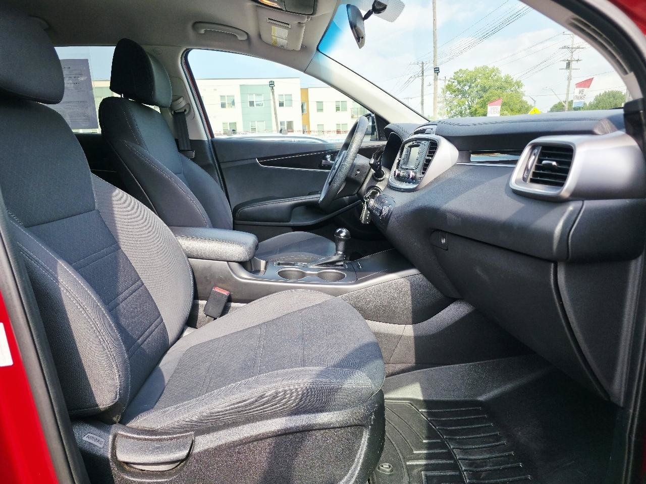 Used 2017 Kia Sorento AWD image 16