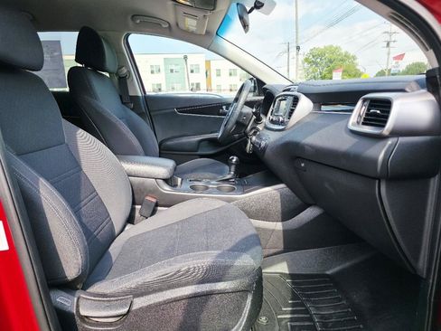 Used 2017 Kia Sorento AWD image 16