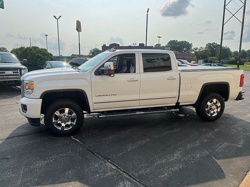 Used 2017 GMC Sierra 3500 Denali w/ Suspension Package, Off-Road AWD/4WD image 5