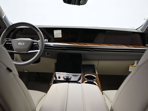 New 2025 Cadillac Escalade Sport Platinum w/ LPO, Floor Liner Package image 9