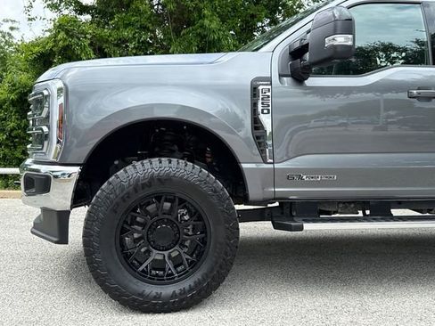 Used 2025 Ford F250 Lariat w/ FX4 Off-Road Package AWD/4WD image 5