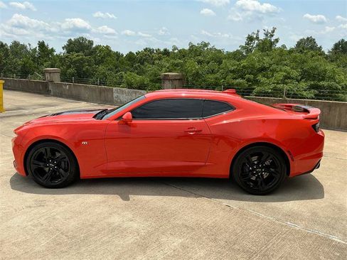 Used 2020 Chevrolet Camaro SS RWD image 3