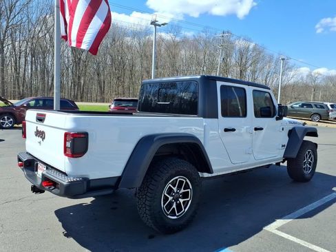 Used 2025 Jeep Gladiator Rubicon w/ Convenience Group AWD/4WD image 6