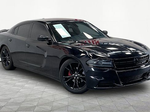 Used 2018 Dodge Charger SXT w/ Blacktop Package RWD image 3