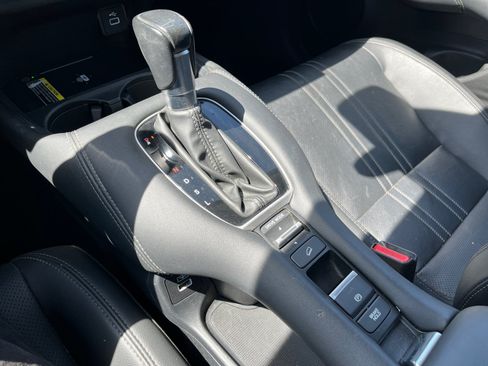 Used 2023 Honda HR-V EX-L image 16