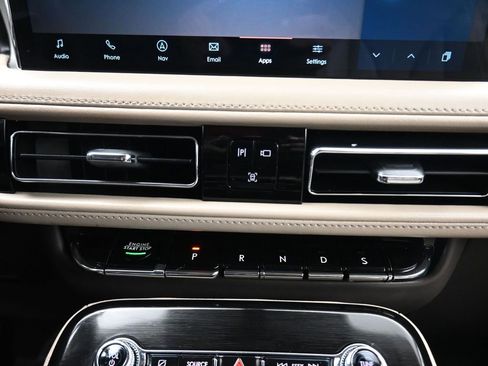 Used 2022 Lincoln Nautilus Standard w/ Premium Package image 20