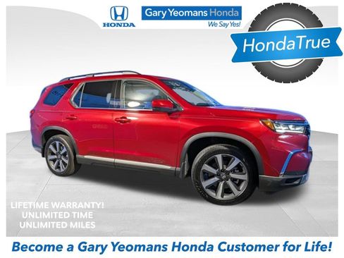 Used 2025 Honda Pilot Touring image 1