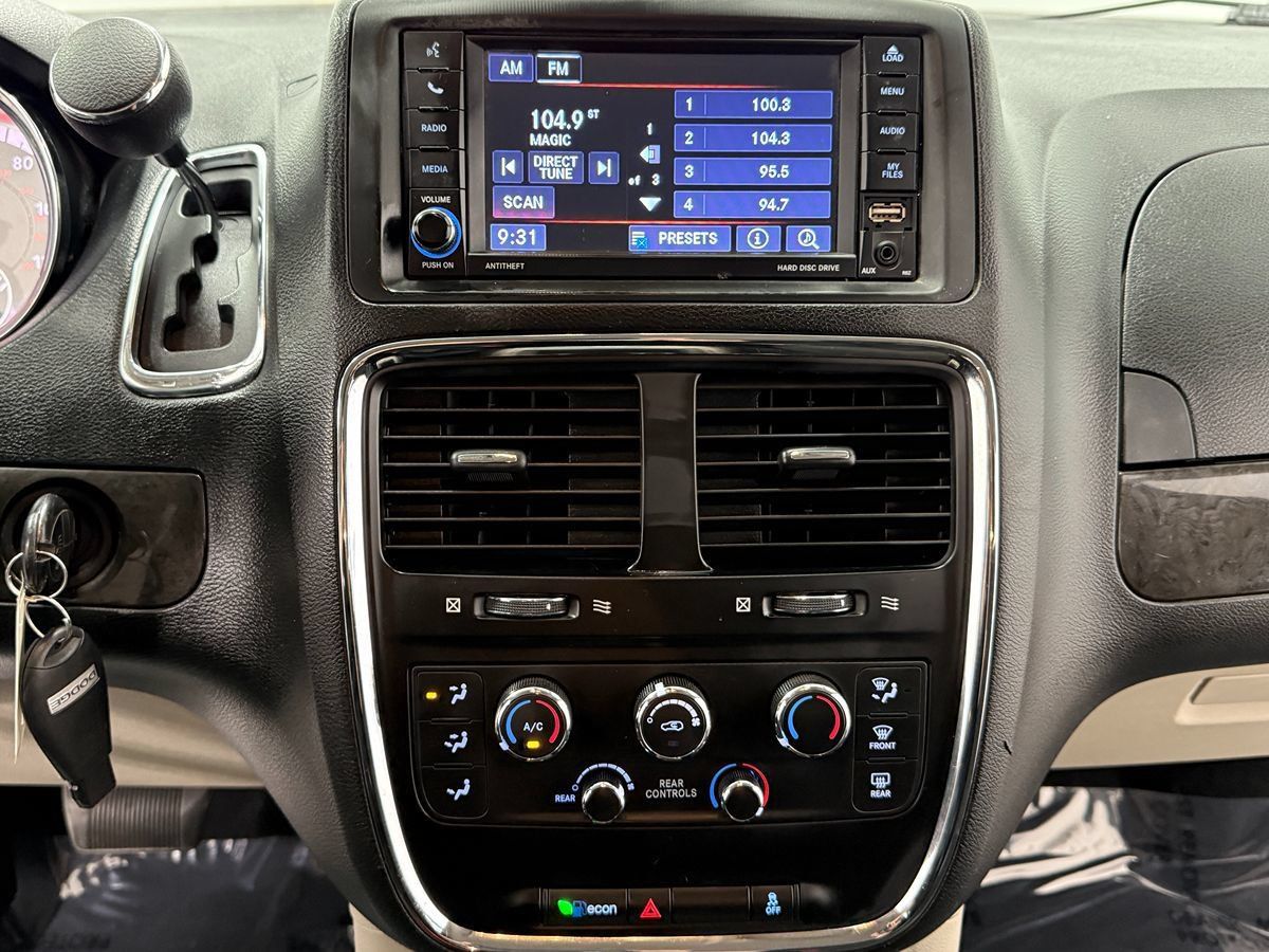 Used 2019 Dodge Grand Caravan SE FWD image 20