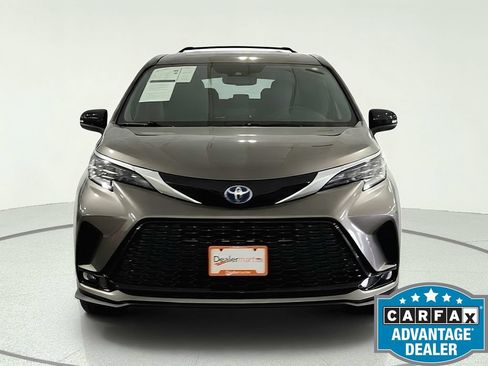 Used 2022 Toyota Sienna XSE FWD image 11