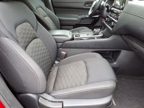 Used 2023 Nissan Pathfinder SV image 7