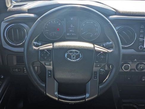 Used 2018 Toyota Tacoma TRD Off-Road image 12