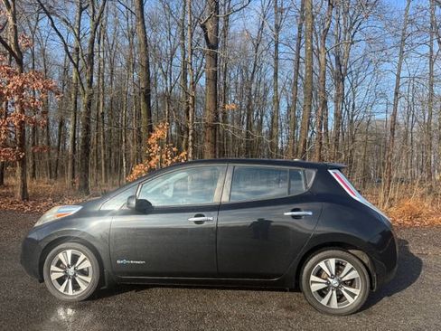 Used 2014 Nissan Leaf SL image 2