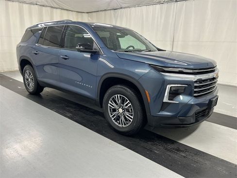 New 2026 Chevrolet Traverse LT w/ Driver Confidence Package image 2