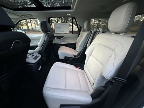 New 2025 Lincoln Navigator Reserve image 23