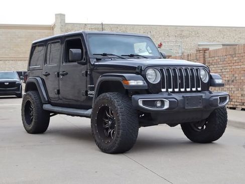 Used 2018 Jeep Wrangler Unlimited Sahara AWD/4WD image 2