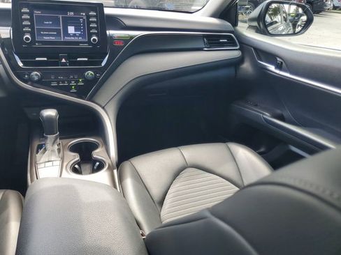 Used 2023 Toyota Camry SE image 13